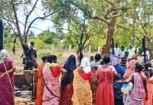 அச்சிறுப்பாக்கம் அருகே 5 இருளர் குடிசைகள் தீயில் நாசம்.. நிவாரண உதவி வழங்கல்
