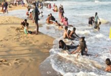 மாமல்லபுரம்: குழந்தைகள் கடலில் இறங்குவதை தடுக்க வேண்டுகோள்